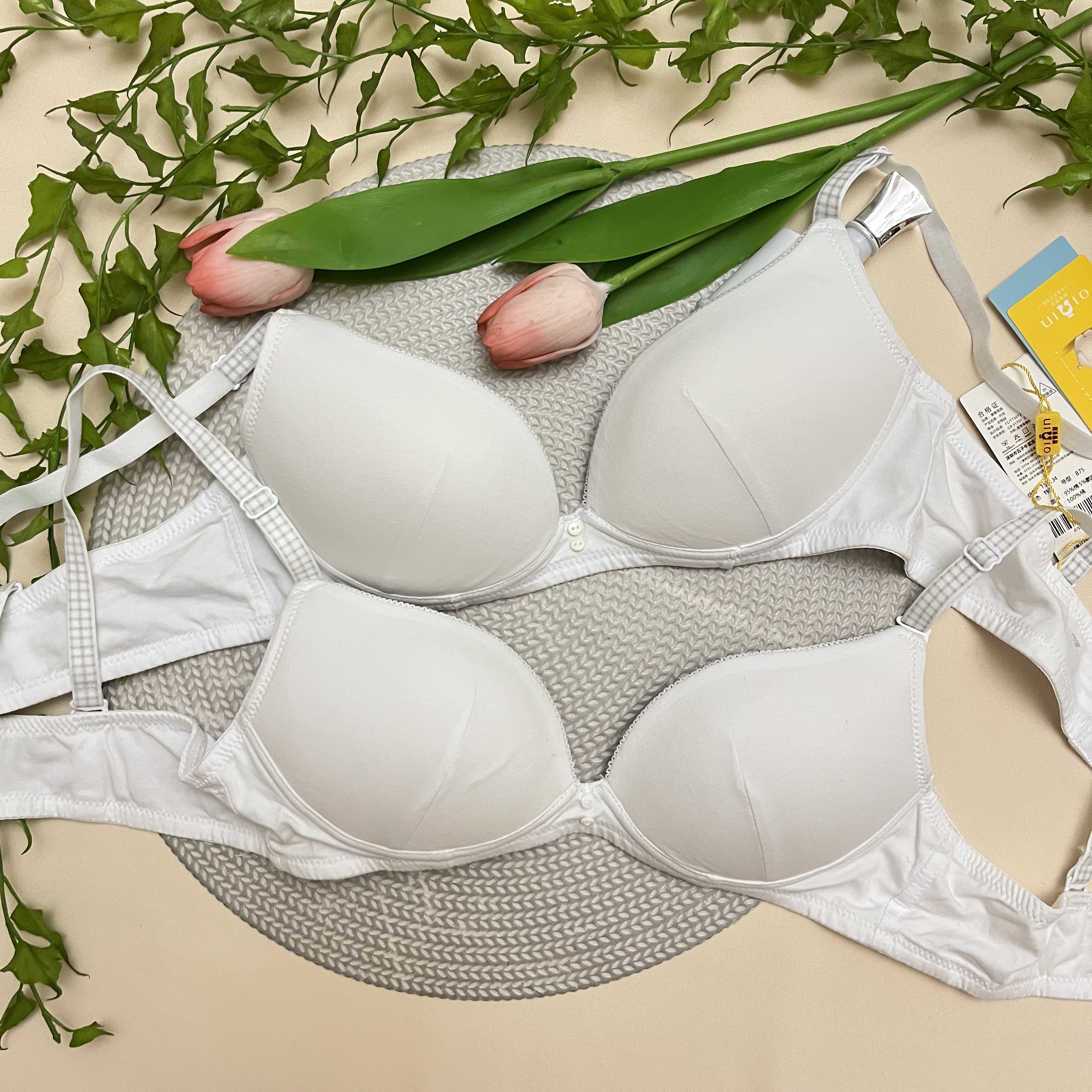 سوتین زنانه اسفنجی بدون فنر بدون جک طرح بند چهارخونه وارداتی کاپ B / سایز 75 و 80