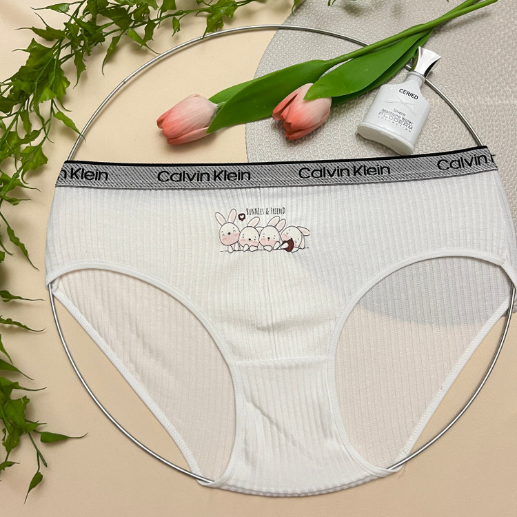 شورت زنانه کبریتی طرح خرسی و خرگوش شیری رنگ / Free size