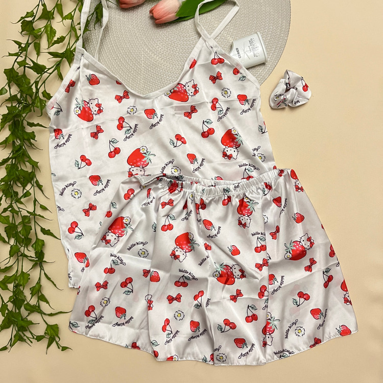 ست 3 تیکه تاپ شورتک زنانه به همراه کش مو طرح فانتزی جنس ساتن | free size