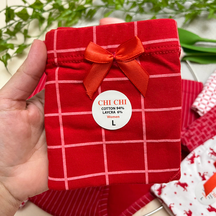 شورت زنانه فانتزی وارداتی با تم قرمز از برند معروف و باکیفیت چی چی Chi Chi / سایز L-XL-XXL-XXXL