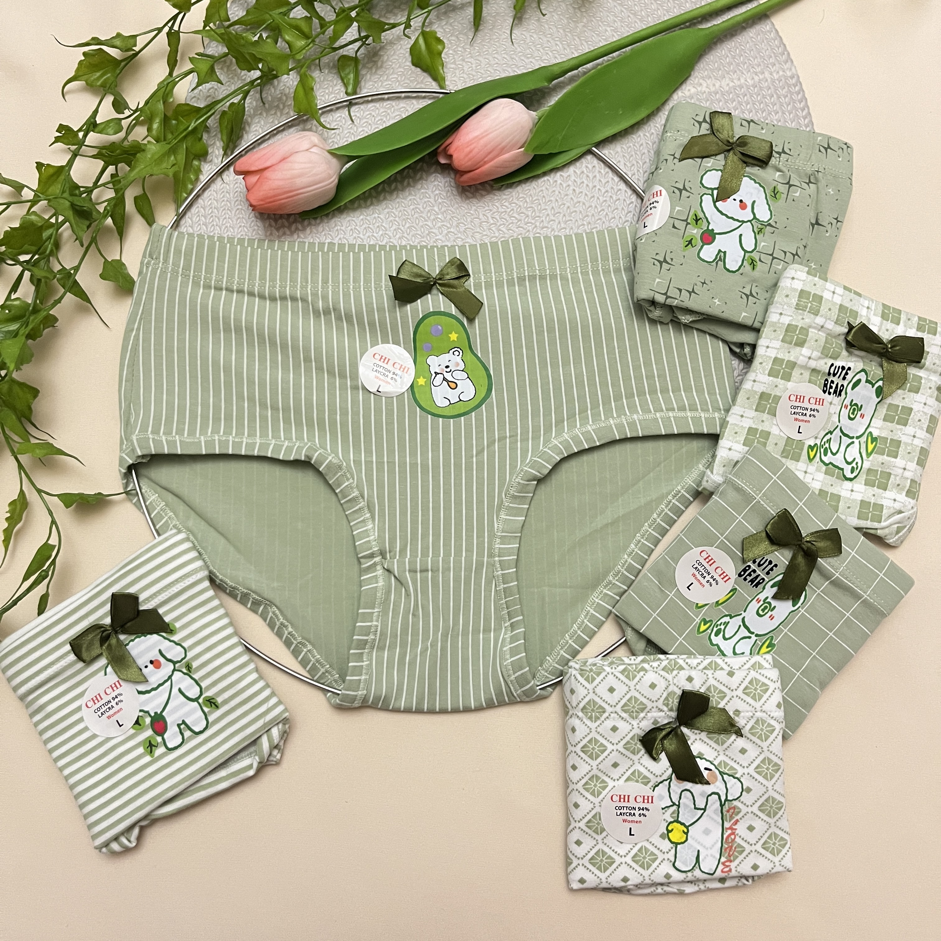 شورت زنانه فانتزی وارداتی با تم سبز از برند معروف و باکیفیت چی چی Chi Chi / سایز L-XL-XXL-XXXL