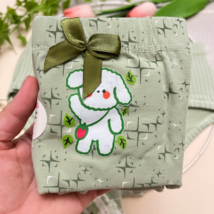 شورت زنانه فانتزی وارداتی با تم سبز از برند معروف و باکیفیت چی چی Chi Chi / سایز L-XL-XXL-XXXL