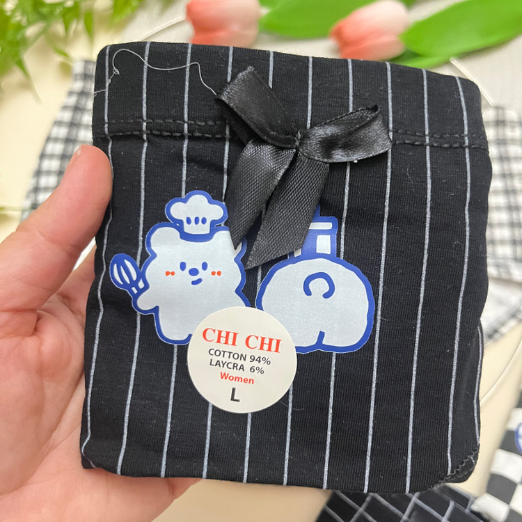 شورت زنانه فانتزی وارداتی با تم مشکی از برند معروف و باکیفیت چی چی Chi Chi / سایز L-XL-XXL-XXXL