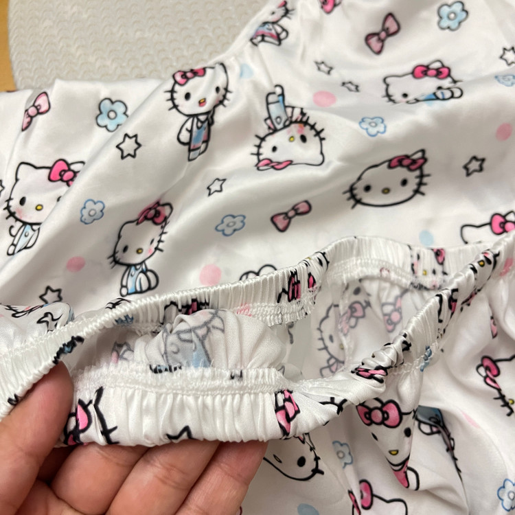 ست 3 تیکه تاپ شورتک زنانه به همراه کش مو طرح کیتی جنس ساتن | free size